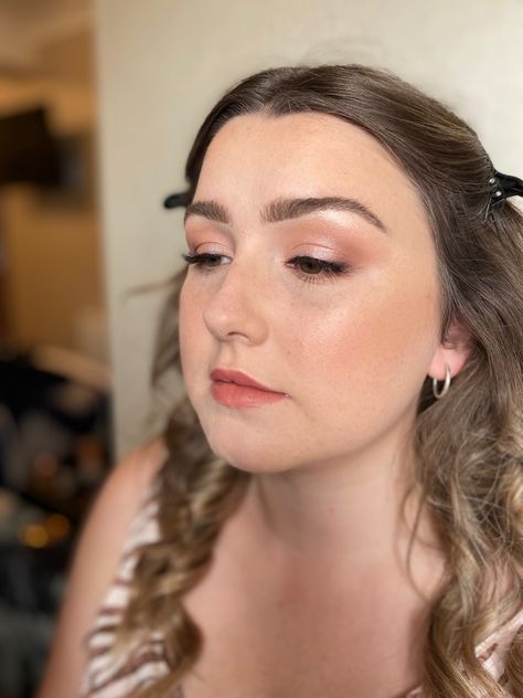 Bridesmaid Makeup Peach, Soft Pink Bridesmaid Makeup, Peachy Soft Glam, Hooded Eye Wedding Makeup Hazel Eyes, Natural Bridesmaid Makeup Hooded Eyes, Bridal Makeup Peach, Wedding Makeup Plus Size Bride, Barely There Wedding Makeup, Hooded Eye Makeup Bridal