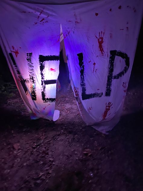 Halloween Scary House Ideas, Diy Haunted Trail Ideas Forest, Scary Hayride Ideas, Scary Haunted Trail Ideas, Halloween Haunted Trail Ideas Scary, Spooky Hayride Ideas, Haunted Halloween Trail Ideas, Spook Trail Ideas, Scary Clown Haunted House Ideas