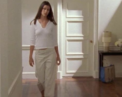 Natasha From Satc, Natasha Naginsky Style, Natasha Satc Aesthetic, Natasha Satc Style, Natasha Naginsky, 90s Minimalism Fashion, June Aesthetic, Being Misunderstood, Charlotte York