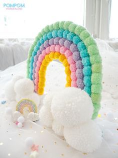 Rainbow Photo Frame, Make A Rainbow, Rainbow Photo, Pom Pom Crafts, Hand Crafts For Kids, Happy New Year 2020, Cots, New Year 2020, Crafts Hacks