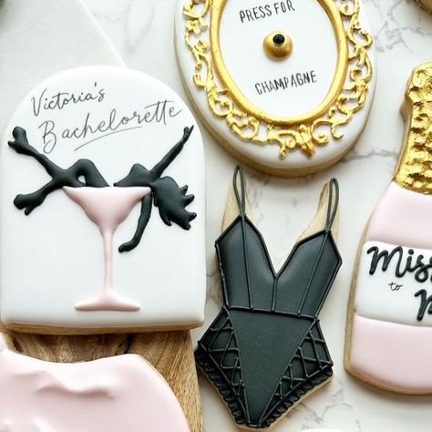 Champagne Cookies Decorated, Bachelorette Cookies Decorated, Drunk In Love Bachelorette, Flood Icing, Bachelorette Cookies, Pastry Design, Adult Birthday Cakes, Sugar Cookie Designs, Drunk In Love