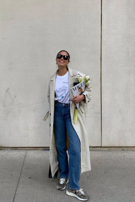 Long Leg Outfits, Leg Outfit, Wide Leg Jeans Outfits, Jeans And Sneakers Outfit, Wardrobe Icons, 2023 Minimalist, Working Wardrobe, Style Wide Leg Jeans, Wide Leg Jeans Outfit