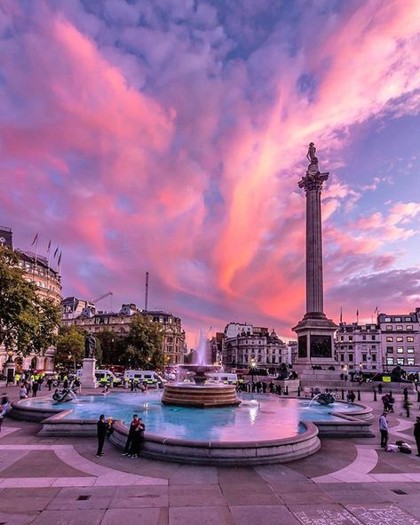 London Trafalgar Square, Trafalgar Square London Aesthetic, Trafalgar Square Aesthetic, London Images, Trafalgar Square London, London 2023, Salisbury Cathedral, Balloon Pictures, London Dreams