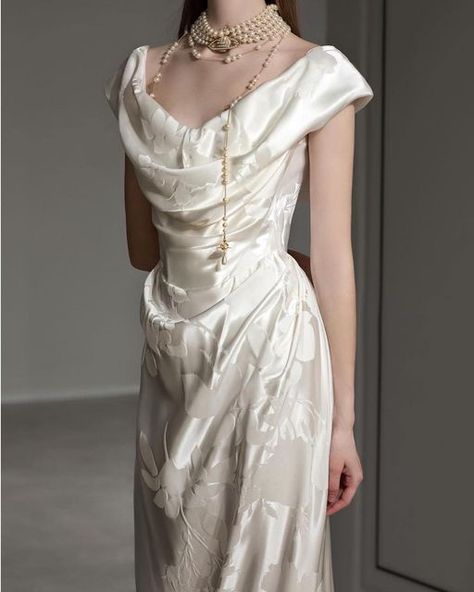 90s Vivienne Westwood Dress, Vintage Vivian Westwood Wedding Dress, Viven Westwood Wedding Dress, Vivienne Westwood Gowns, Vivienne Westwood Dresses Runway, Vivienne Westwood Wedding Dress Long Sleeve, Vivienne Westwood Wedding Dress 90s, Vinnie Westwood Wedding Dress, Vivien Westwood Wedding Dress