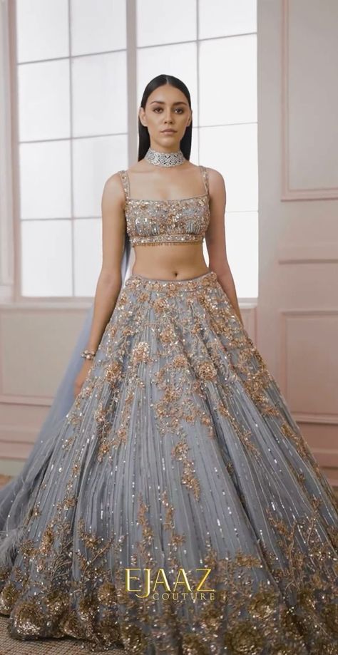 Sangeet Outfit Bridal Gown, Sangeet Outfit Bridal, Beautiful Lehengas, Casual Bridal Dress, Reception Outfits, Engagement Lehenga, Indian Wedding Gowns, Sangeet Outfit, Simple Lehenga