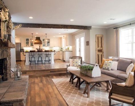 Love the open floor plan Joanna Gaines Dining Room Ideas, Joanna Gaines Living Room Ideas, Joanna Gaines Dining Room, Joanna Gaines Living Room, Fixer Upper Living Room, Casa Clean, Farmhouse Living Room Decor Ideas, Rustic Farmhouse Living Room, Sunken Living Room