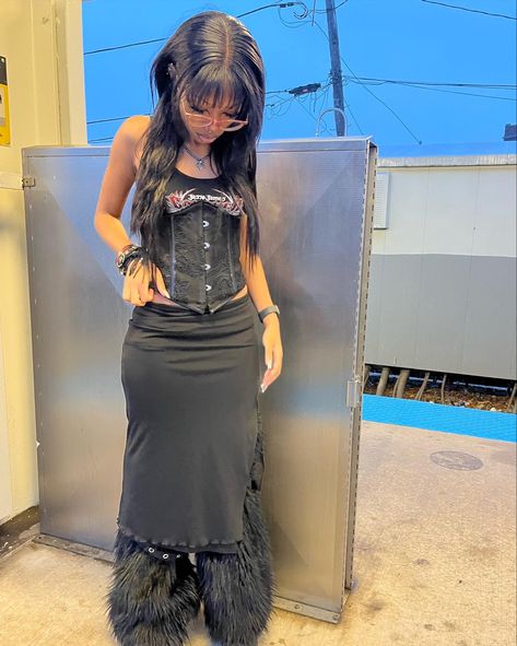 goth punk emo legwarmers long skirt fashion corset black woman black haid fang bangs Fang Bangs, Corset Alt, Skirt Corset, Corset Outfits, Fashion Corset, Furry Boots, Corset Black, Punk Emo, Long Skirt Fashion