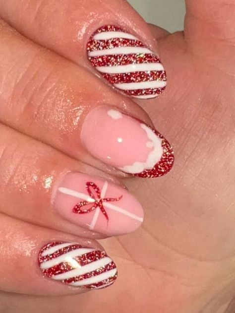 red and glitter stripe nails Red Christmas Nails Candy Canes, Candy Cane Inspired Nails, Chirmast Nails, Candy Cain Nails, Kid Christmas Nails, Nail Designs Christmas Holiday, Pink Candy Cane Nails, Christmas Nails Ideas Holiday, Christmas Nail Ideas Winter