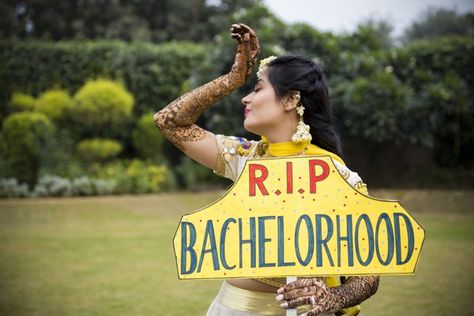 Mehendi Photography, Haldi Decoration, Sangeet Decor, Bridal Pose, Goa Wedding, Bride Entry, Bridesmaid Photoshoot, Marriage Photography, Bridal Photography Poses