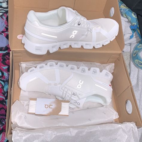 Brand New White Onclouds Shoes On Cloud, Cute Running Shoes, Cloud Shoes, Turf Shoes, Back To School Shoes, On Running Shoes, Trendy Shoes Sneakers, Preppy Shoes, Pretty Shoes Sneakers