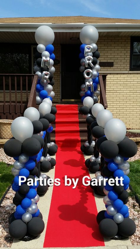 Prom Yard Decorations, Prom Outdoor Decorations, Prom Balloon Columns, Prom Balloon Ideas, Royal Blue Prom Decorations, Prom Sendoff Decoration Ideas, Prom Set Up Ideas At Home, Balloon Walkway, Prom Send Off Ideas Decorations