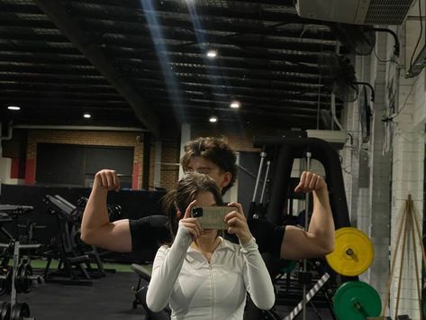 Gym Couple Poses, One Real Person Is Enough, Couple Poses Ideas, Gym Poses, How To Gain Muscle, Tall Boyfriend, Gym Couple, Gym Partner, Gym Boy