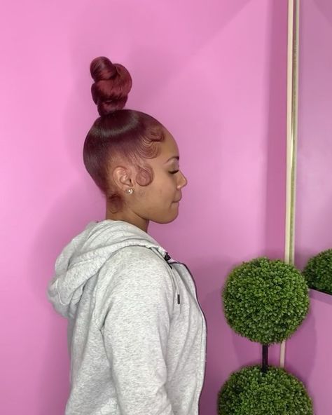 🌸🌺THE SPOT🌸🌺 on Instagram: “Top knot bun 💕  #atlhair #atlantahairstylist #bookedandbusy #redhead #redbun #edgebooster #sleekponytails” Low Ponytail Hairstyles, Slicked Back Ponytail, Top Knot Bun, Weave Ponytail Hairstyles, Sleek Ponytail Hairstyles, Knot Bun, Banana Hair Clips, Banana For Hair, Braids With Weave