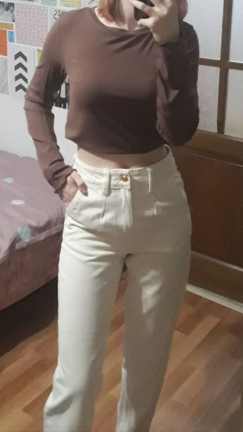 Cream Mom Jeans Outfit, Cream Mom Jeans, Cream Jeans Outfit, Jeans Outfit Spring, Cream Jeans, Mom Jeans Outfit, Brown Jeans, Brown Top, Jeans Outfit