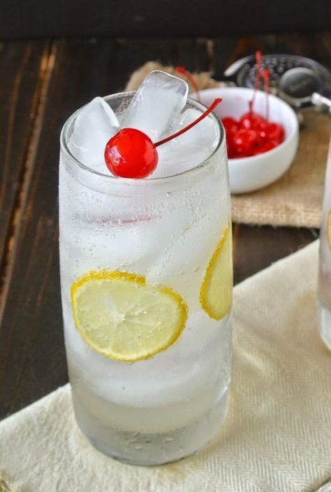 1950s cocktails - Rockabilly party drinks, classic & virgin Tom Collins Recipe, Gin Lemon, Gin Drinks, Tom Collins, Fool Proof Recipes, Gin Cocktails, Gin Tonic, Party Drinks, Refreshing Drinks