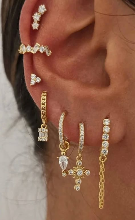 Ear Cuff Gold, Multiple Ear Piercing, Earring Stack, Pretty Ear Piercings, Minimalist Earring, Cute Ear Piercings, Stacked Earrings, Earring Trends, Ear Stack