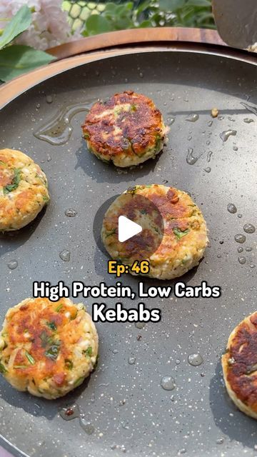 𝐋𝐞𝐞𝐦𝐚 𝐌𝐚𝐡𝐚𝐣𝐚𝐧 |Nutritionist on Instagram: "🌟High Protein Dahi Kebabs:  ✅This recipe will give you 8 medium sized kebabs 👉🏻Protein: 5.25 gm per kebab 👉🏻Kcal: 80 kcal per kebab 👉🏻Carbs: 5.4 gm per kebab 👉🏻Fat: 4.95 gm per kebab  ✅It is delicious, healthy and packed with protein. This recipe is an easy way to add protein in your diet, by making your boring weightloss meals interesting. It is a perfect evening snack and can be savored with your favourite chutney/ dip.  ➡️Ingredients: 👉🏻Curd 250 gm (hung overnight) 👉🏻Paneer 100gm /Tofu 100gm 👉🏻Besan 40-50 gm 👉🏻Onion 2 tbsp finely chopped 👉🏻Coriander chopped 2tbsp 👉🏻Jeera powder 👉🏻Amchur 👉🏻Black pepper powder 👉🏻Coriander powder 👉🏻Salt  ➡️Method:  1️⃣Hang 250g of curd in a muslin cloth or a fine sieve over Healthy Paneer Recipes For Diet, Veg High Protein Recipes, Dahi Kebab, Evening Snacks Recipes, Easy Evening Snacks, Healthy Evening Snacks, Veg Snacks, Muslin Cloth, Curd Recipe