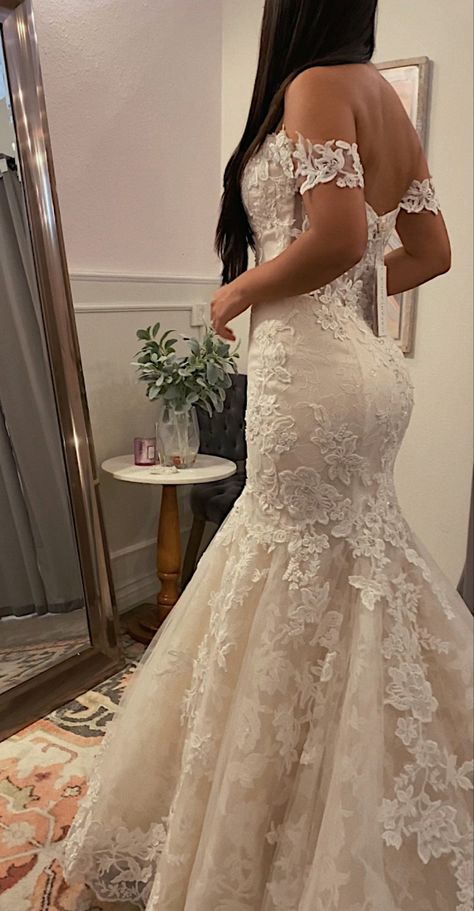 Spaghetti Strap Lace Mermaid Wedding Dress, Wedding Dresses Baddie, Mermaid Wedding Dress Off The Shoulder, Candle Wedding Aisle Decor, Latina Wedding Dress, Baddie Wedding Dress, Mermaid Dress Wedding, Dream Wedding Dresses Mermaid, Mermaid Lace Wedding Dress