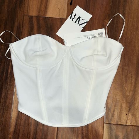 Xs White Zara Corset, New With Tag, Zips On Left Side Cute Corset Tops, White Corset Top, White Tube Top, Top Corset, Sock Outfits, White Corset, Corset Crop Top, Zara White, Simple Trendy Outfits