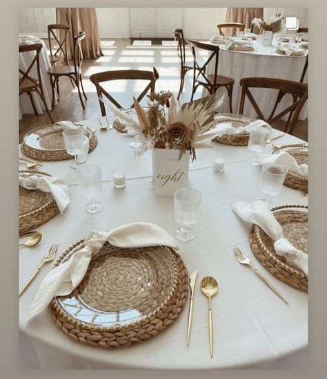 Table Set For Wedding, White And Beige Table Decor, Circle Table Set Up, Beige Table Centerpiece, Boho Plate Setting, Champagne Color Wedding Table Setting, Neutral Dining Table Setting, Boho Round Wedding Table, Wedding Table Decorations Neutral