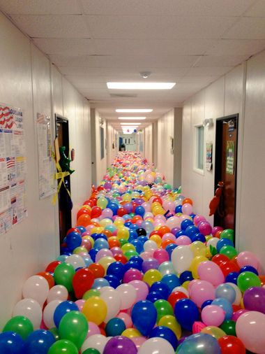 Best Senior Pranks, College Pranks, School Pranks, Senior Pranks, April Fools Pranks, Ra Ideas, Festa Party, Program Ideas, April Fools Day