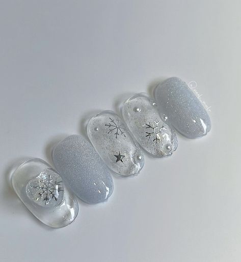 Winter Douyin Nails, Korean Nails Winter, Japanese Winter Nails, Winter Korean Nails, Winter Nails Korean, Christmas Korean Nails, Snow Nails Winter, Korean Christmas Nails, Nails Design For Christmas