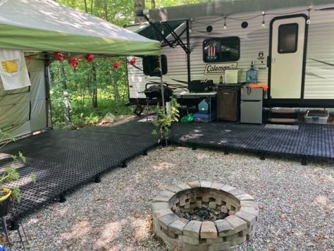 Camper Patio Ideas, Trailer Patio, Porch For Camper, Campsite Decorating, Portable Deck, Campsite Setup, Trailer Deck, Easy Deck, Rv Campsite