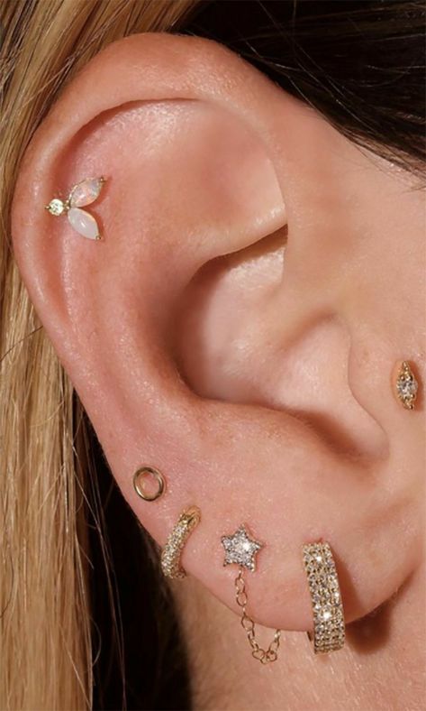 5 Ear Piercings, Ears Piercing Ideas, Styled Ear Piercings, Ear Piercing Inspiration, Piercings Cute, Top Ear Piercing, Piercing Inspiration, Ear Piercings Chart, Double Ear Piercings