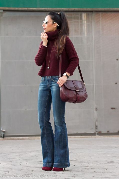 2024 Jeans Trends: New Denim and How to Wear It — No Time For Style Oxford Jeans Outfit, Flair Jeans Outfit, Flare Jean Outfit, Vestiti In Jeans, Bootcut Jeans Outfit, Flare Jeans Outfit, Looks Jeans, Flair Jeans, Mode Casual