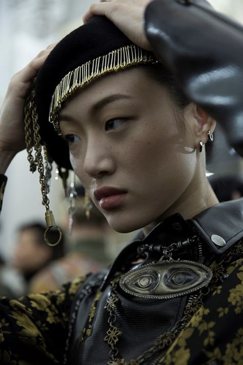 Moschino Menswear, How To Wear A Beret, Beret Outfit, Military Inspired Fashion, Wild Girl, Fashion Photography Inspiration, Fashion Music, Layering Outfits, Boots Women Fashion