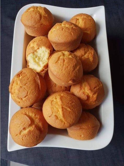 Victoria Sponge Cake recipe by Shireen Hassim Shaik Honey Cornbread Muffins, Dessert Cups Recipes, Vanilla Muffins, Quick Baking, Honey Cornbread, Cakes To Make, Self Raising Flour, Queen Cakes, Sugar Free Cake