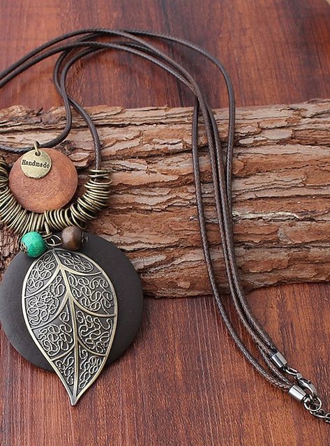 Leaf Necklaces, Cheap Necklaces, Women Chain, Women Bags Fashion, Chic Jewelry, Leaf Necklace, Green Necklace, Leaf Pendant, Pendant Design