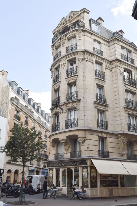 Boulangerie Bo, Paris – typical parisian buildings are so pretty! Parisian Buildings Architecture, Paris Buildings Architecture, Vintage Buildings Aesthetic, Aesthetic Buildings Vintage, Paris Buildings Aesthetic, Parisian Buildings, Buildings Vintage, Buildings In Paris, Paris Building