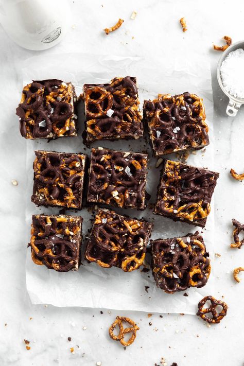 24 Super Bowl Recipes - Broma Bakery Fun Brownies, Pretzel Brownies, Sweet Slices, Chocolate Covered Pretzel, Broma Bakery, Best Brownie Recipe, Covered Pretzels, Gateaux Cake, Chocolate Pretzels