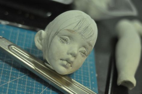 Alcedo Sculpting Tutorials, Doll Making Tutorials, Sculpted Doll, ดินปั้น Polymer Clay, Polymer Clay Dolls, Clay Art Projects, Sculpting Clay, Doll Tutorial, Doll Repaint