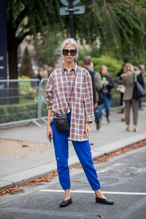 Style Your Sweatpants With a Loose Flannel and Leather Accessories Plaid Button Down Outfit, Big Button Up Shirt Outfits, Plaid Button Up Shirt Outfit, Halloween Inspired Outfits, Plaid Pants Outfit, Button Down Outfit, Edgy Fashion Outfits, Women Jogger Pants, Flannel Outfits