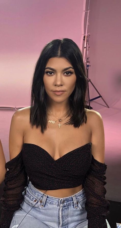 Kourtney Kardashian Hair, Khloe Kardashian Hair, Balayage Straight, Estilo Kardashian, Kardashian Hair, Kourtney Kardashian Style, Kadeřnické Trendy, Kardashian Outfit, Kardashian Style