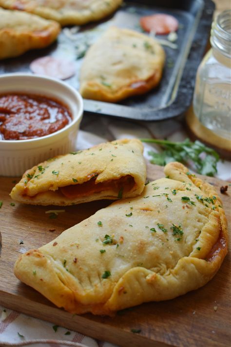 Using Pizza Dough, Pepperoni Calzone, Calzone Recipes, Pepperoni And Mozzarella, Homemade Pepperoni, Making Pizza Dough, Calzone Recipe, Pizza Pockets, Easy Foods