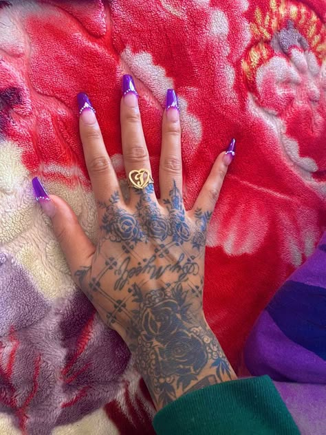 India Love Tattoos, Random Tattoos, Hard Tattoos, Cute Hand Tattoos, Tattoos Inspiration, Traditional Tattoo Sleeve, Hand Tats, India Love, Petite Tattoos