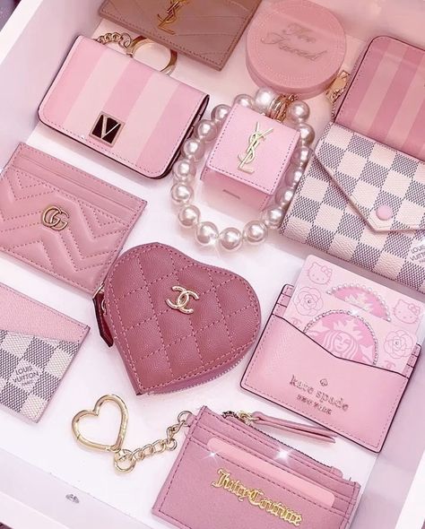 Pink Lifestyle, Luxury Bags Collection, Purse Essentials, Hot Bags, Girly Bags, Bag Essentials, Pink Girly Things, Pink Vibes, Fancy Bags