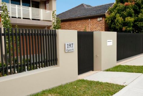 40 Cool Fence Ideas to Give Your Home A Unique Character - Engineering Discoveries Fence Paint Colours, Pagar Modern, Perimeter Wall, Tor Design, House Fence Design, Modern Fence Design, Side Gates, Gate Designs, Driveway Entrance