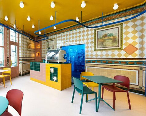 ramoprimo forms curved yellow walls within theatrical pastry shop in beijing Colourful Store Design, Store Color Design, Colorful Cafe Design, Colourful Shop Interior, Colourful Cafe, Colorful Coffee Shop, Chinese Cafe, Colorful Cafe, Interior Design Shop