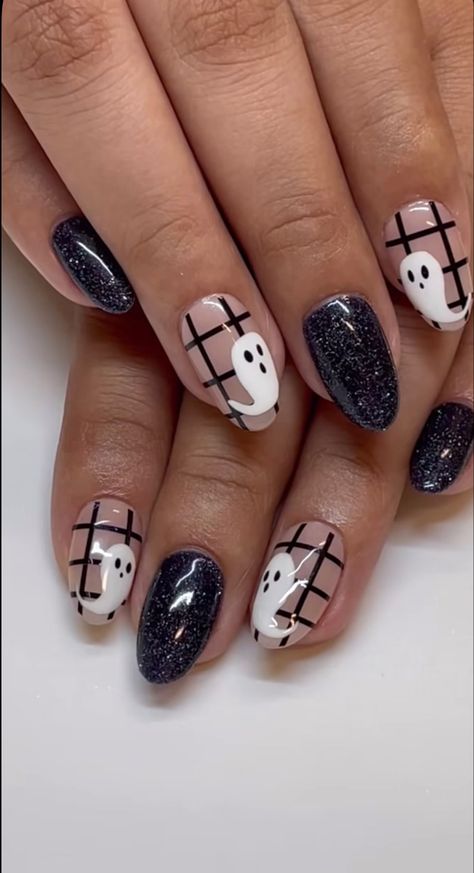 Black And White Nail, Black And White Nail Art, Black Halloween Nails, Holloween Nails, Halloween Acrylic Nails, Pumpkin Nails, White Nail Art, Seasonal Nails, White Nail