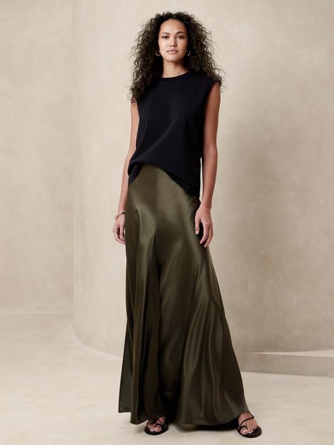 This floating maxi skirt is cut on the bias with inset godet panels to add movement with every step.  For fabric, we selected our signature silk charmeuse, a fabric we love for its beautiful drape, satin-like shine, and ease of care.  A-line.  Concealed elastic waistband.  Unlined.  A-line.  Maxi length.  Model: Size S, 5'10" (178cm). Silk Skirt Outfit Summer, Skirt Outfits For Summer, Outfits For Summer Casual, Long Skirt Outfits For Summer, Silk Skirt Outfit, Long Satin Skirt, Long Silk Skirt, Black Satin Skirt, Satin Skirt Outfit