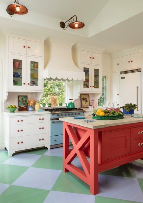 Gorgeous White Kitchen, Kitchen Design Color, Beach Kitchens, Farmhouse Kitchen Cabinets, Casa Vintage, Cottage Kitchens, Classic Kitchen, Rustic Kitchen Decor, Trendy Kitchen