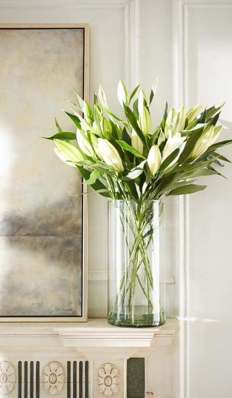 Glass Cylinder Ideas, Cylinder Vase Ideas, Tall Cylinder Vases, Tall Glass Vase, Glass Vase Decor, Long Stem Flowers, Glass Cylinder Vases, Home Floral Arrangements, Flower Vase Arrangements