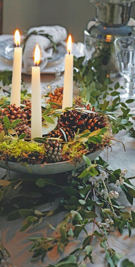 Christmas Centrepiece Ideas, Thanksgiving Table Decor Ideas, Christmas Greens, Diy Christmas Table, Thanksgiving Table Decor, Sustainable Christmas, Christmas Candle Decorations, Christmas Table Centerpieces, Front Porch Christmas Decor Ideas