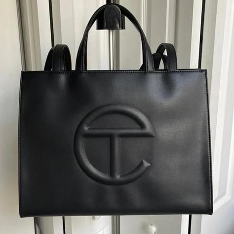 Telfar Medium Bag, Medium Telfar, Telfar Black, Black Shopping Bag, Telfar Bags, Branded Shopping Bags, Telfar Bag, Trendy Purses, Brown Tote Bag