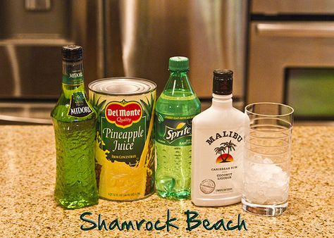 Shamrock Beach cocktail Coconut Rum Drinks, Malibu Coconut, Candy Cocktails, Beach Drinks, Malibu Rum, Liquor Drinks, Mixed Drinks Alcohol, Milk Shakes, Rum Cocktails