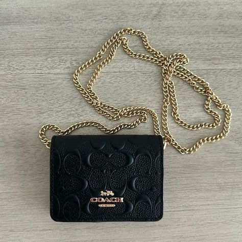 Coach Mini Wallet on a Chain. Black/Gold Mini Wallet Coach, Mini Coach Bag, Coach Wallet Aesthetic, Black And Gold Purse, Coach Mini Wallet, Coach Mini Bag, Chain Outfit, Lit Outfits, Coach Wallet